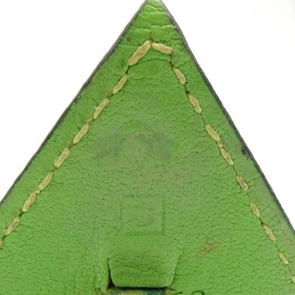 Auth HERMES Triangle Clip on Earrings Green/Gold Leather/Metal - Picture 2 of 11